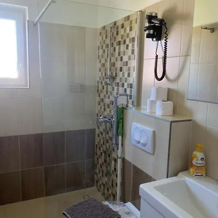 Piroschka Vendeghaz Πανσιόν